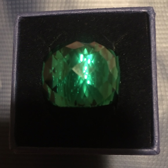 Swarovski Emerald Nirvana Ring - Picture 4 of 4